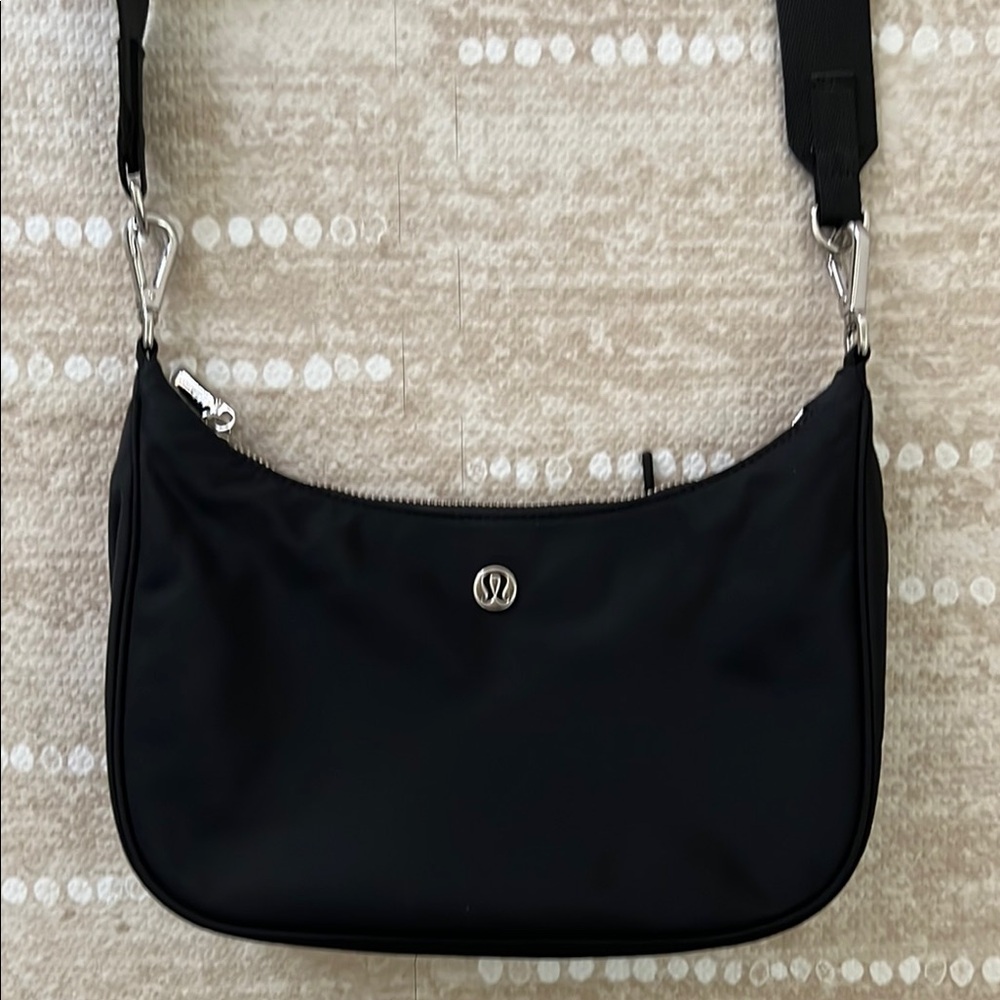 lululemon adjustable mini shoulder bag 3L/City Essentials Small Shoulder Bag 3L